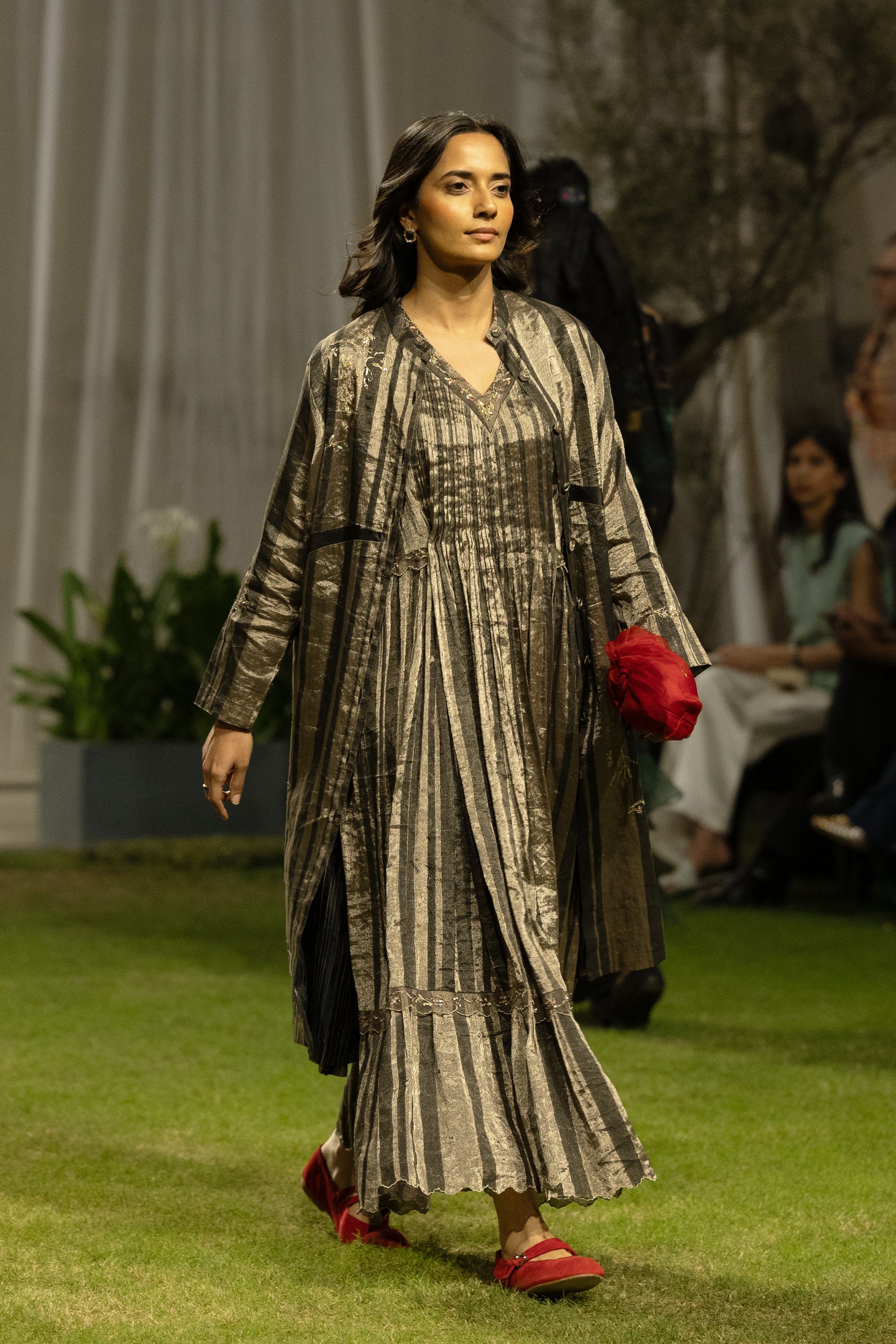 LOOK 11