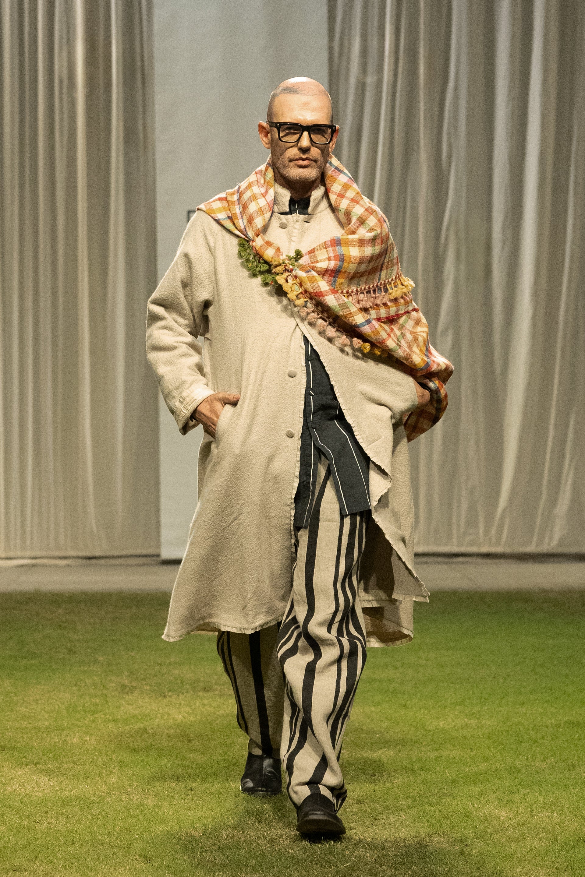 LOOK 12