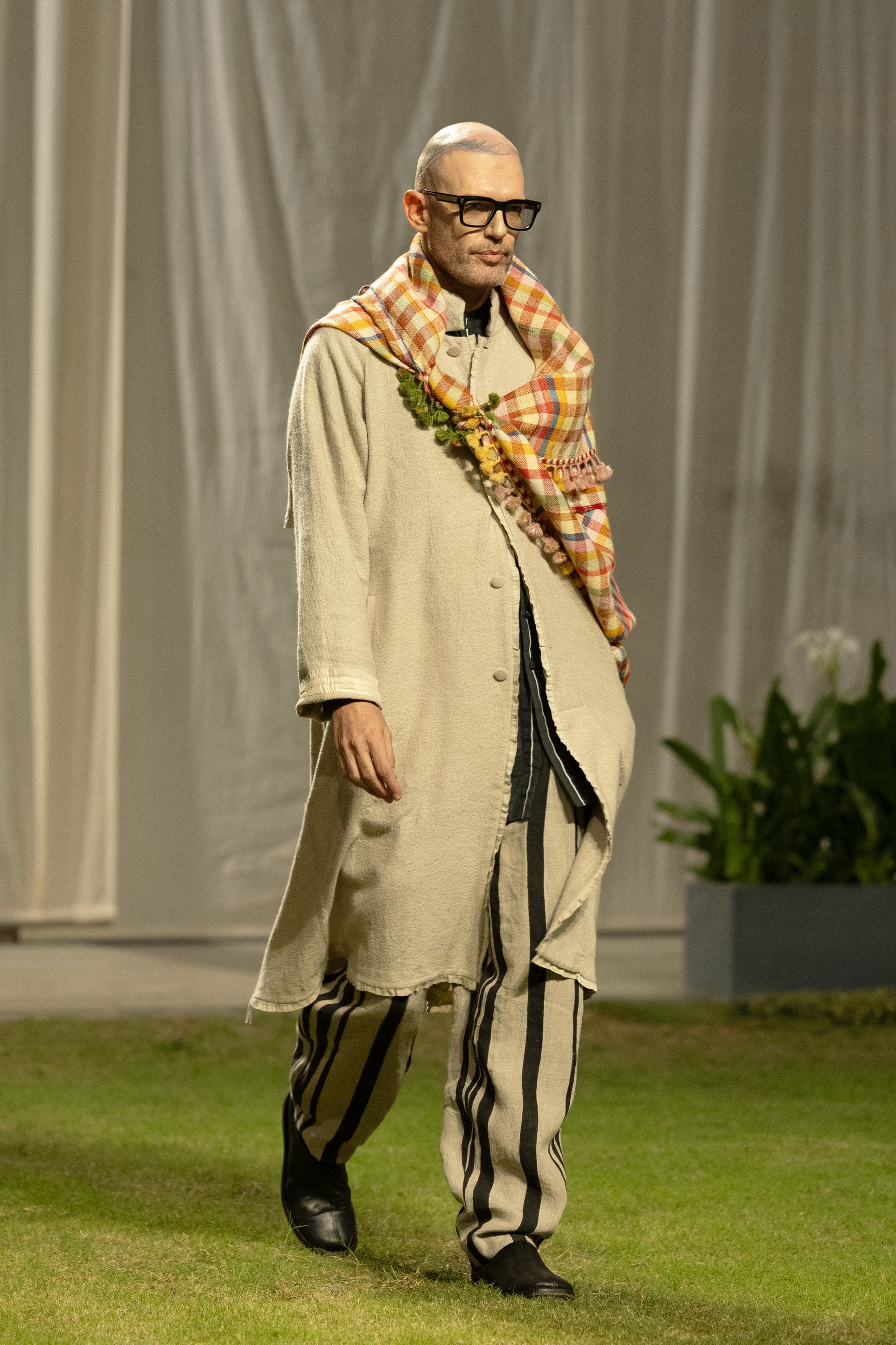 LOOK 12