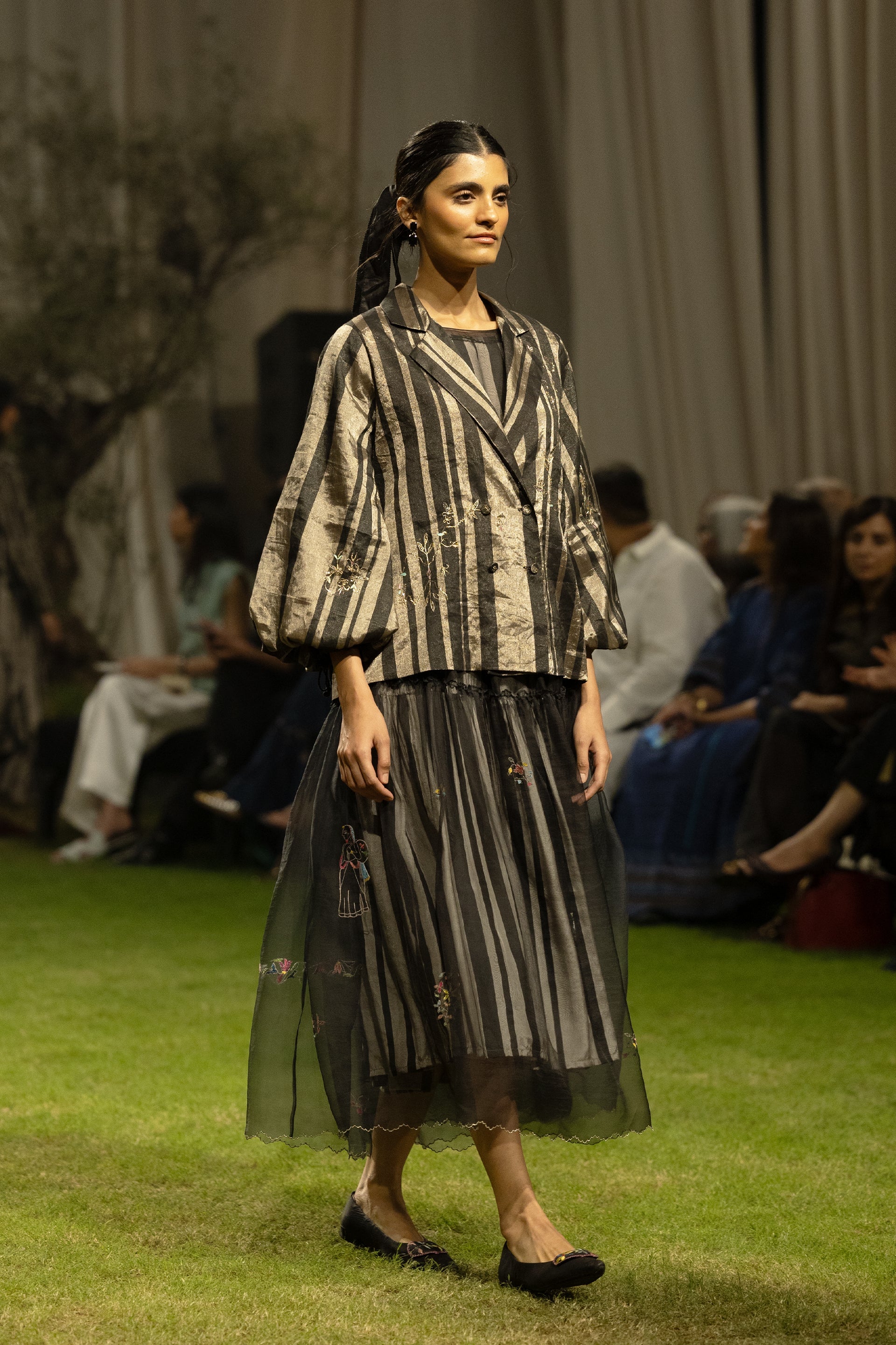 LOOK 13