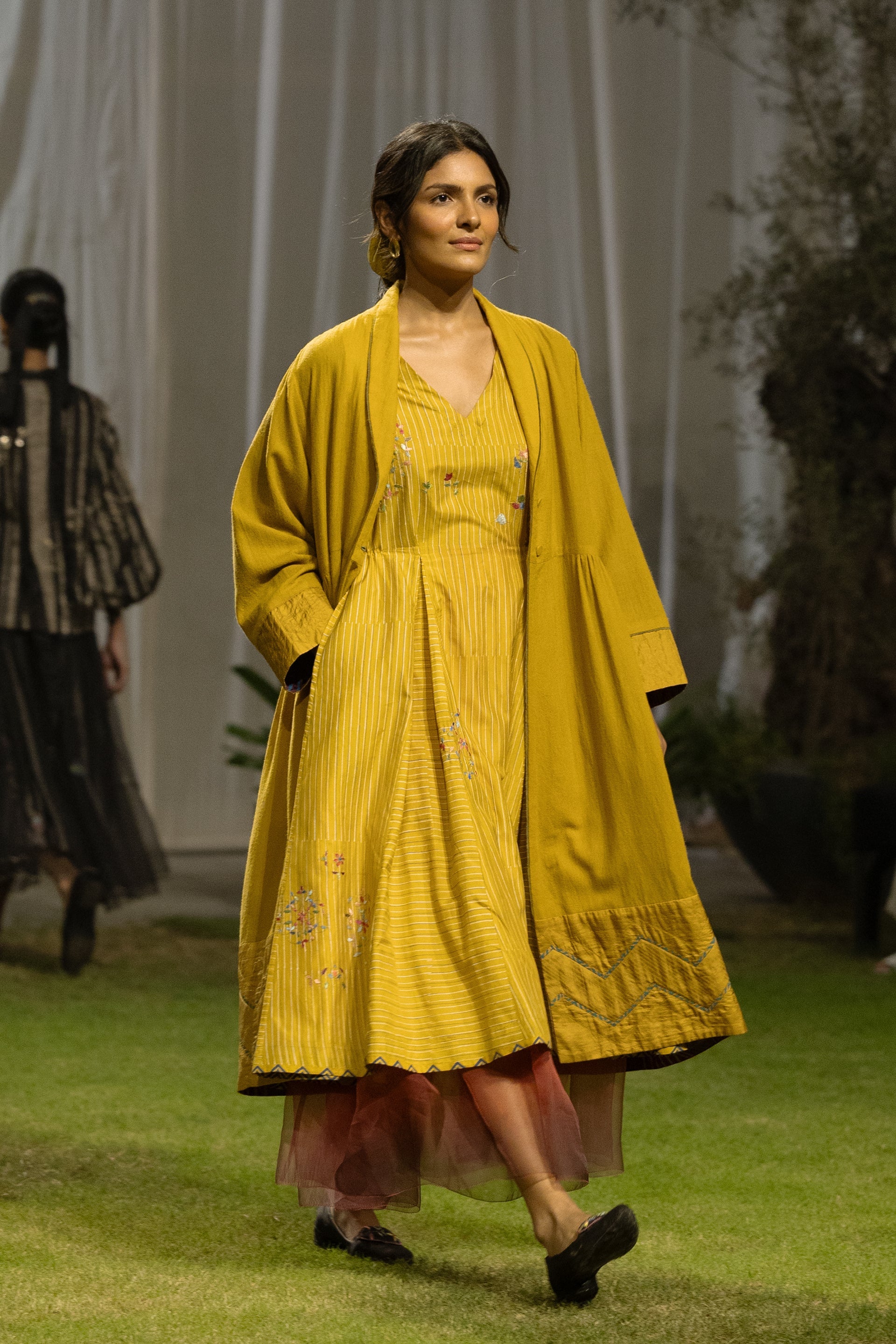 LOOK 17
