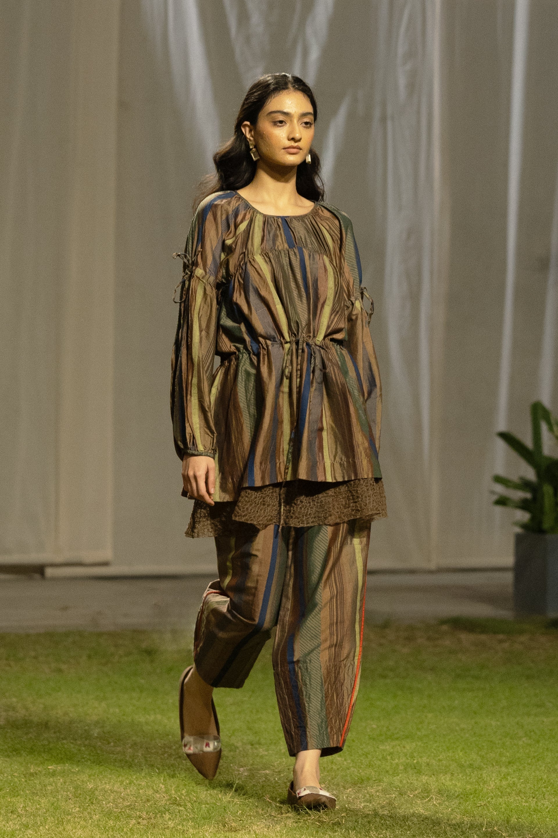 LOOK 19