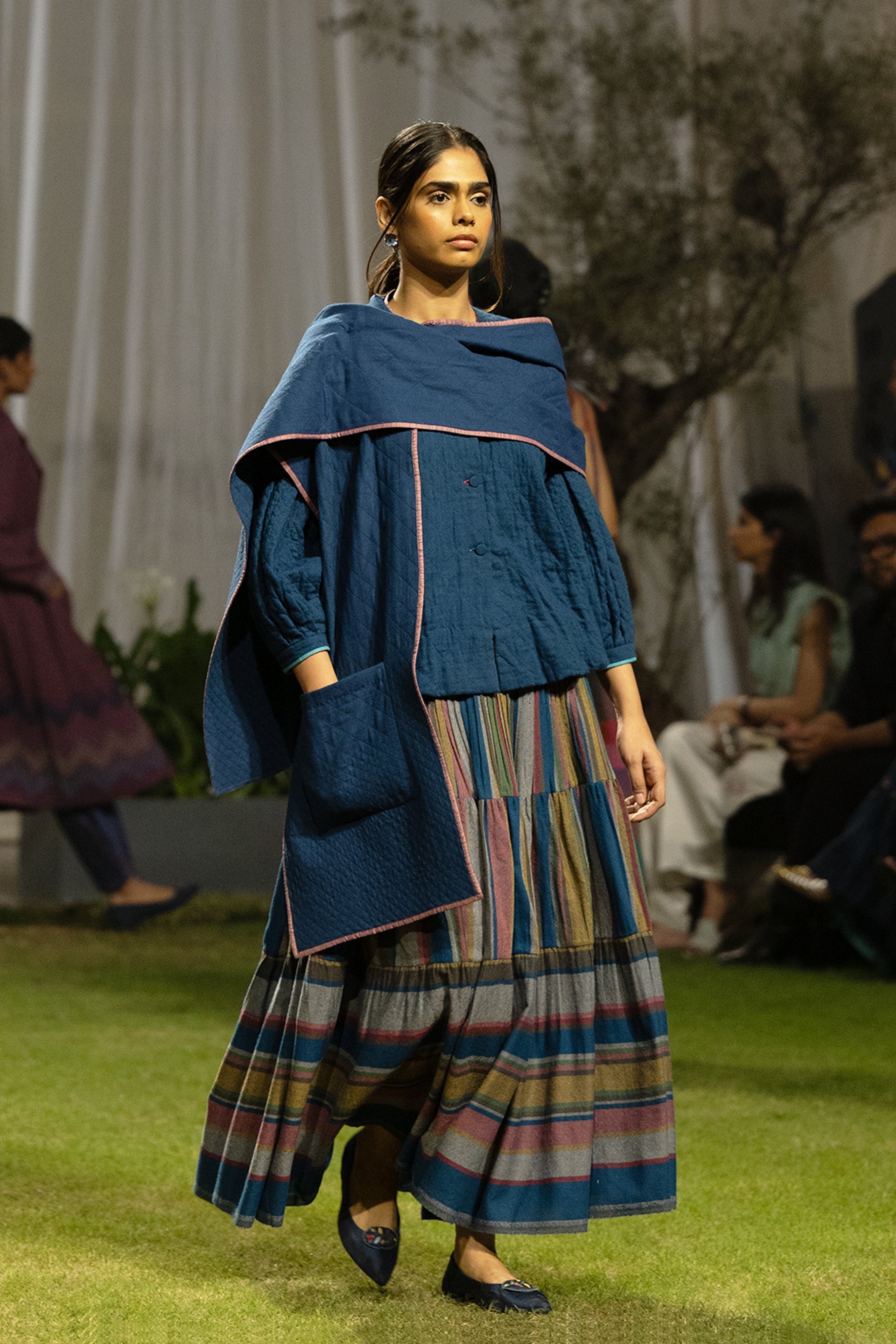 LOOK 27