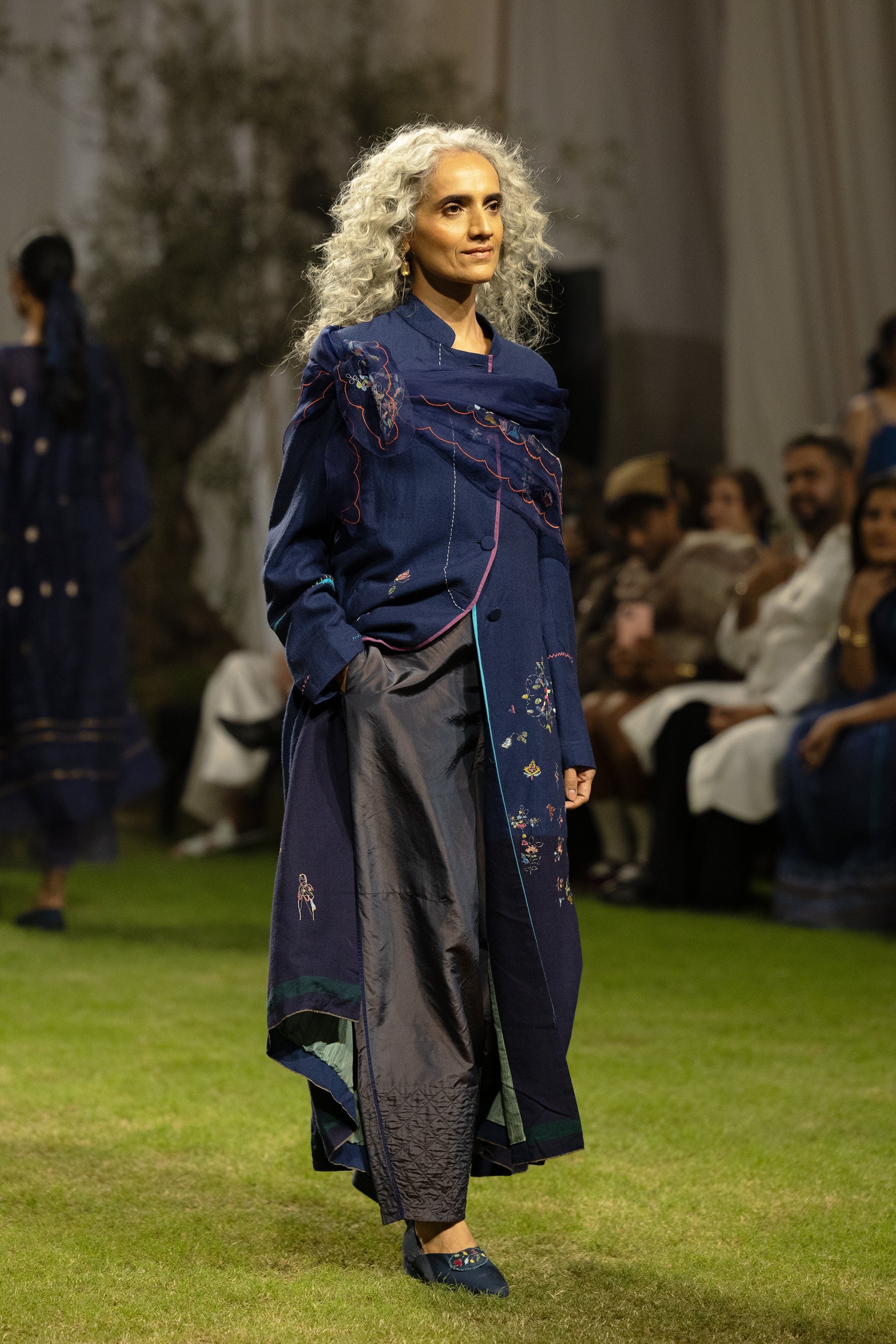 LOOK 33