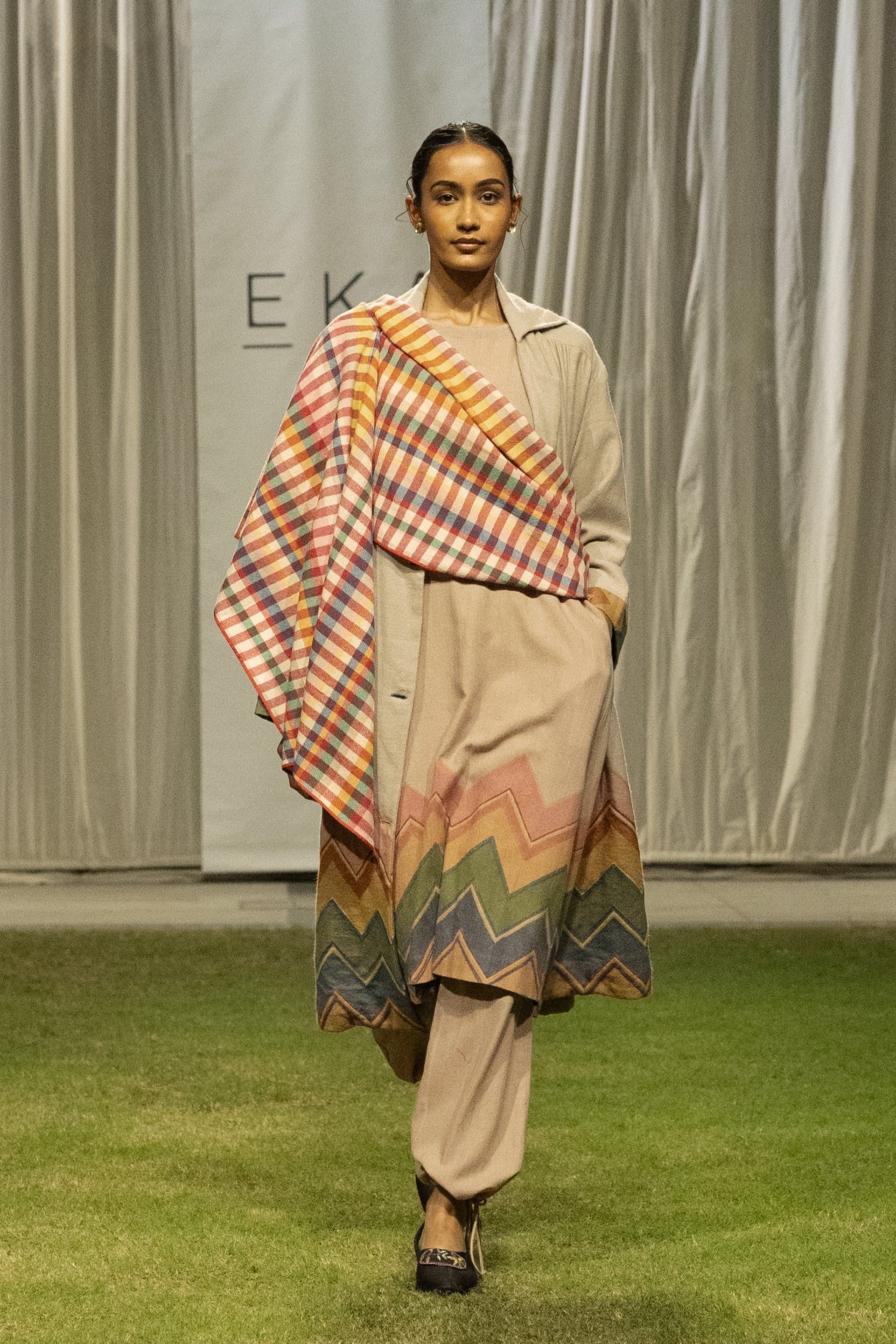 LOOK 2